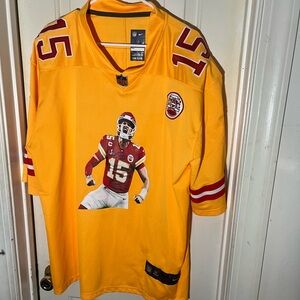 Kansas City Chiefs, Patrick Mahomes, NFL player size XXL.